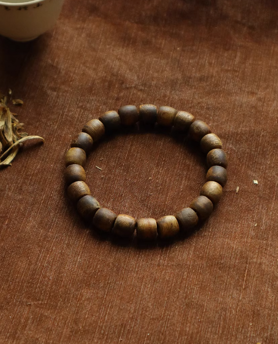 Mu mian "wangzhi" qinan agarwood old style bead bracelet
