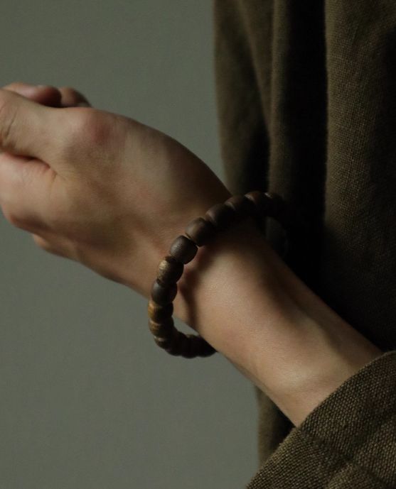 Mu mian "wangzhi" qinan agarwood old style bead bracelet